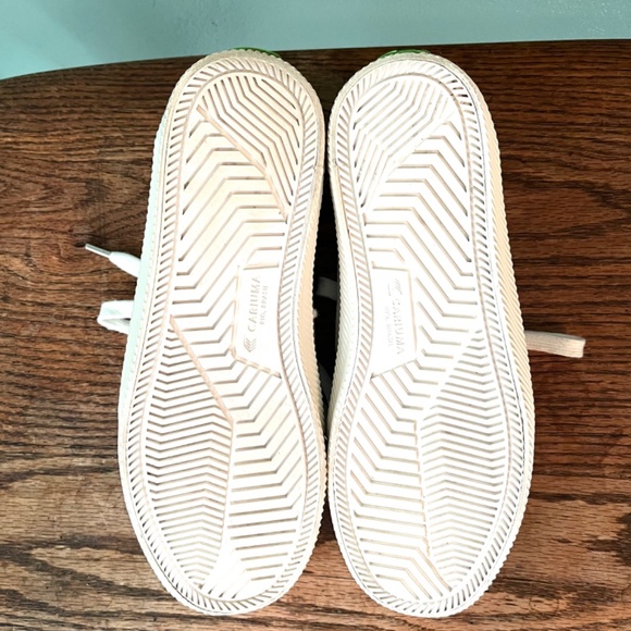 Cariuma OCA Low Suede Sneaker Off-White Worn Twice Women's Size 7 Men's Size 5.5 - Picture 6 of 7